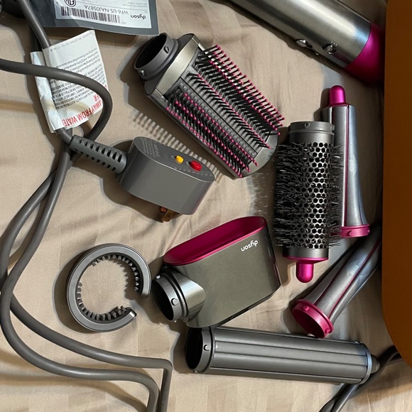 Dyson Air Wrap Hair Styler with Accessories and Carrying Case - Picture 2 of 6